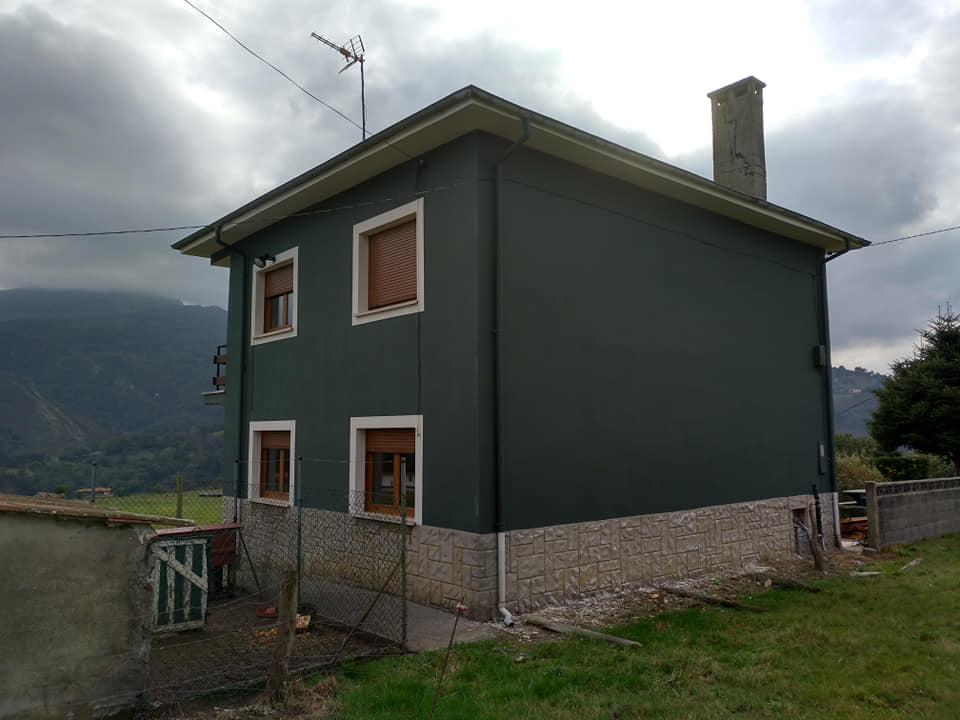 Casa azul reformada en villaviciosa